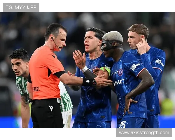 切尔西阵容豪华问题显现,体系稳定性承压,对赛季走势形成制约 切尔西阵容豪华问题显现,体系稳定性承压,对赛季走势形成制约