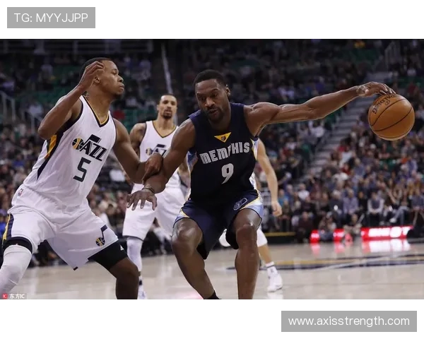 康利借无球跑动与挡拆改变进攻节奏，提升关键回合效率